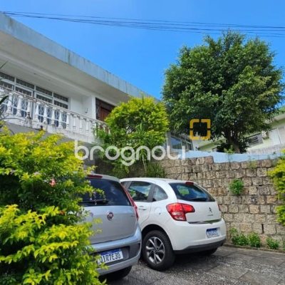 Casa com 288m², 4 garagens, no bairro Saco dos Limões em Florianópolis