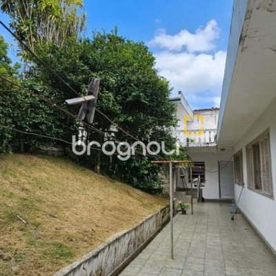 Casa com 288m², 4 garagens, no bairro Saco dos Limões em Florianópolis