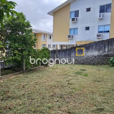 Casa com 288m², 4 garagens, no bairro Saco dos Limões em Florianópolis