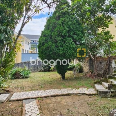 Casa com 288m², 4 garagens, no bairro Saco dos Limões em Florianópolis