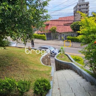 Casa com 288m², 4 garagens, no bairro Saco dos Limões em Florianópolis