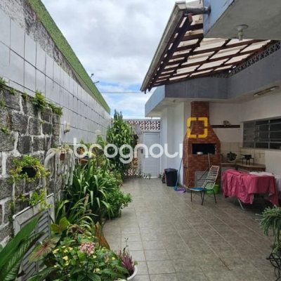 Casa com 288m², 4 garagens, no bairro Saco dos Limões em Florianópolis