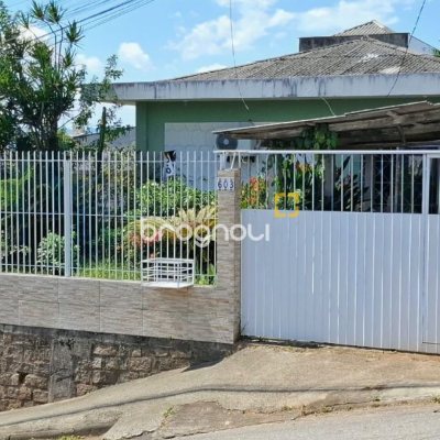 Casa com 70m², 3 quartos, 1 garagem, no bairro Barreiros em São José