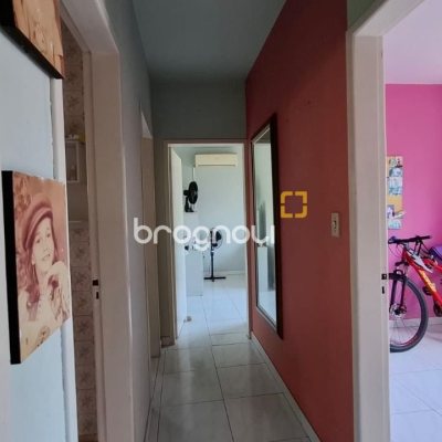 Casa com 70m², 3 quartos, 1 garagem, no bairro Barreiros em São José