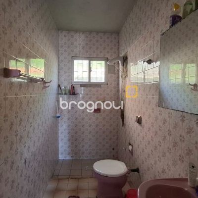 Casa com 70m², 3 quartos, 1 garagem, no bairro Barreiros em São José