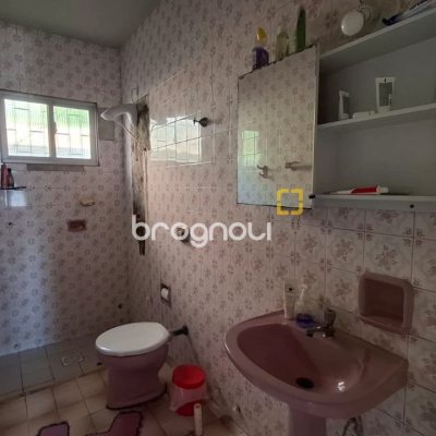 Casa com 70m², 3 quartos, 1 garagem, no bairro Barreiros em São José