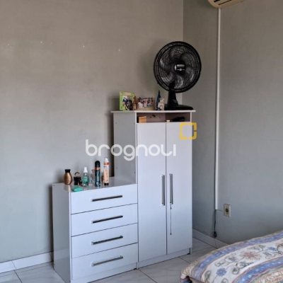 Casa com 70m², 3 quartos, 1 garagem, no bairro Barreiros em São José