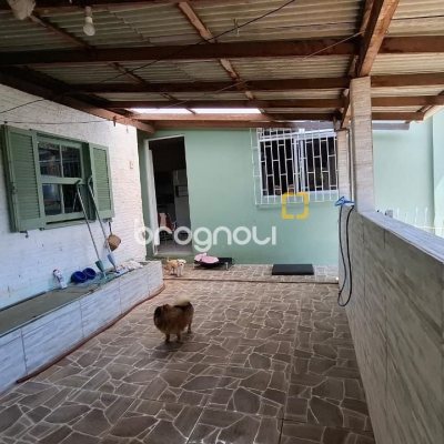 Casa com 70m², 3 quartos, 1 garagem, no bairro Barreiros em São José