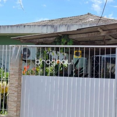 Casa com 70m², 3 quartos, 1 garagem, no bairro Barreiros em São José