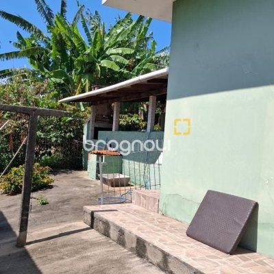 Casa com 70m², 3 quartos, 1 garagem, no bairro Barreiros em São José