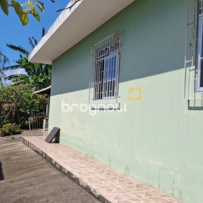 Casa com 70m², 3 quartos, 1 garagem, no bairro Barreiros em São José