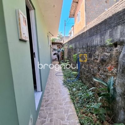 Casa com 70m², 3 quartos, 1 garagem, no bairro Barreiros em São José