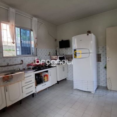 Casa com 70m², 3 quartos, 1 garagem, no bairro Barreiros em São José