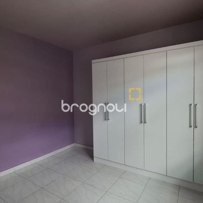 Casa com 70m², 3 quartos, 1 garagem, no bairro Barreiros em São José