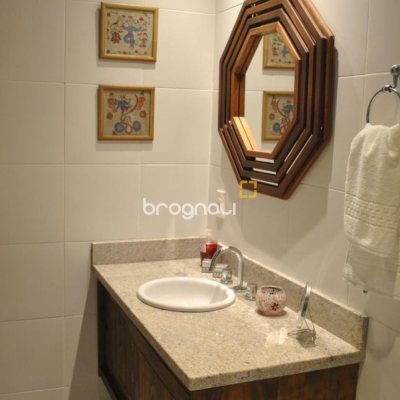 Casa com 322m², 7 quartos (sendo 7 suítes), 8 garagens, no bairro Açores em Florianópolis