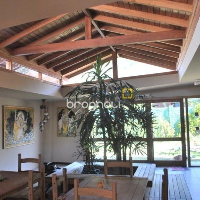 Casa com 322m², 7 quartos (sendo 7 suítes), 8 garagens, no bairro Açores em Florianópolis