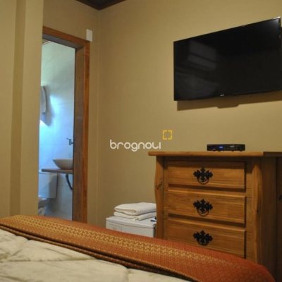 Casa com 322m², 7 quartos (sendo 7 suítes), 8 garagens, no bairro Açores em Florianópolis