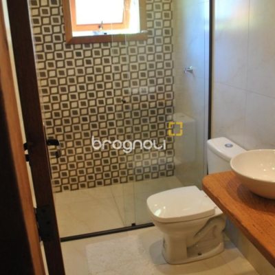 Casa com 322m², 7 quartos (sendo 7 suítes), 8 garagens, no bairro Açores em Florianópolis