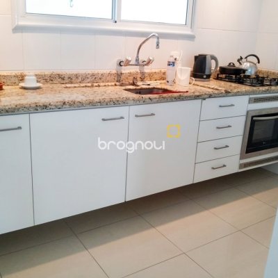 Casa de Condomínio com 103m², 2 quartos (sendo 2 suítes), 1 garagem, no bairro Canasvieiras em Florianópolis