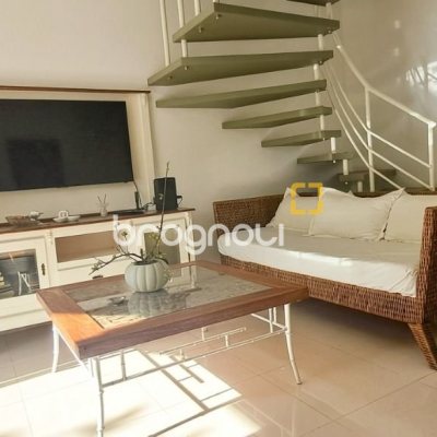 Casa de Condomínio com 103m², 2 quartos (sendo 2 suítes), 1 garagem, no bairro Canasvieiras em Florianópolis