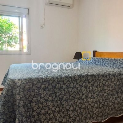 Casa de Condomínio com 103m², 2 quartos (sendo 2 suítes), 1 garagem, no bairro Canasvieiras em Florianópolis