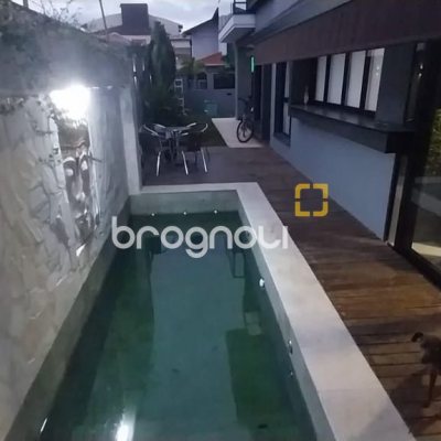 Casa com 162m², 3 quartos (sendo 3 suítes), 2 garagens, no bairro Campeche em Florianópolis