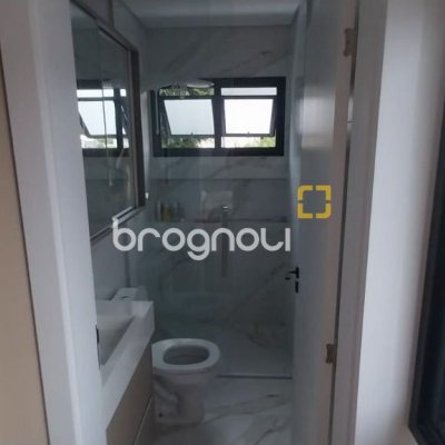 Casa com 162m², 3 quartos (sendo 3 suítes), 2 garagens, no bairro Campeche em Florianópolis