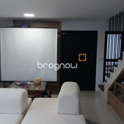 Casa com 162m², 3 quartos (sendo 3 suítes), 2 garagens, no bairro Campeche em Florianópolis