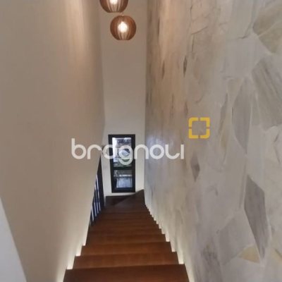 Casa com 162m², 3 quartos (sendo 3 suítes), 2 garagens, no bairro Campeche em Florianópolis