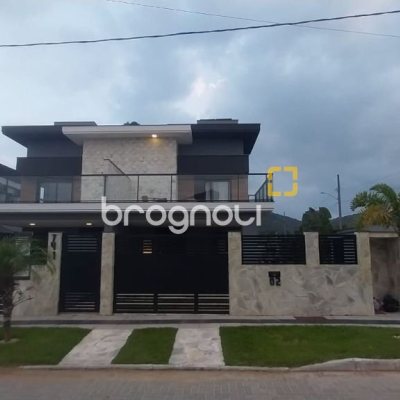 Casa com 162m², 3 quartos (sendo 3 suítes), 2 garagens, no bairro Campeche em Florianópolis
