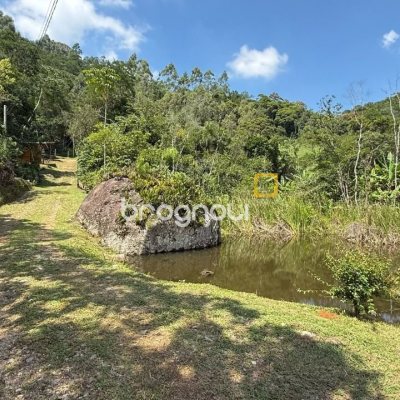 Sítio com 100m², 1 quarto, 3 garagens, no bairro Penha em Paulo Lopes