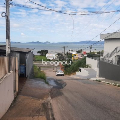 Casa com 150m², 3 quartos (sendo 1 suíte), 1 garagem, no bairro Serraria em São José