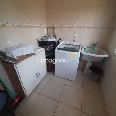 Casa com 150m², 3 quartos (sendo 1 suíte), 1 garagem, no bairro Serraria em São José