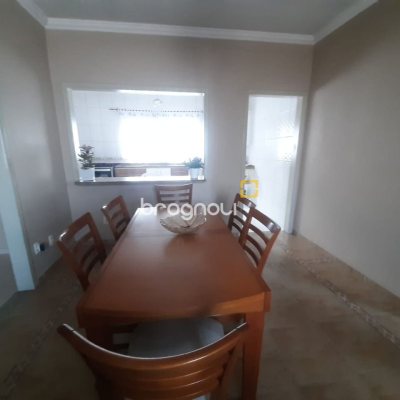 Casa com 150m², 3 quartos (sendo 1 suíte), 1 garagem, no bairro Serraria em São José