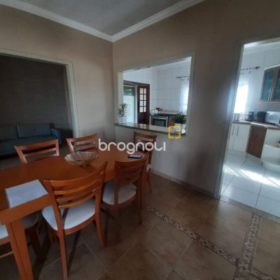 Casa com 150m², 3 quartos (sendo 1 suíte), 1 garagem, no bairro Serraria em São José