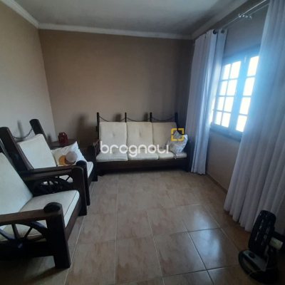 Casa com 150m², 3 quartos (sendo 1 suíte), 1 garagem, no bairro Serraria em São José