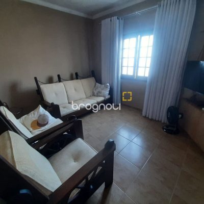 Casa com 150m², 3 quartos (sendo 1 suíte), 1 garagem, no bairro Serraria em São José