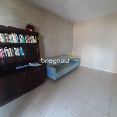 Casa com 150m², 3 quartos (sendo 1 suíte), 1 garagem, no bairro Serraria em São José