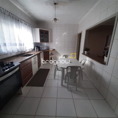 Casa com 150m², 3 quartos (sendo 1 suíte), 1 garagem, no bairro Serraria em São José