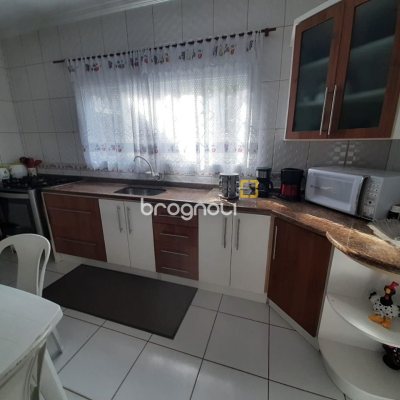 Casa com 150m², 3 quartos (sendo 1 suíte), 1 garagem, no bairro Serraria em São José