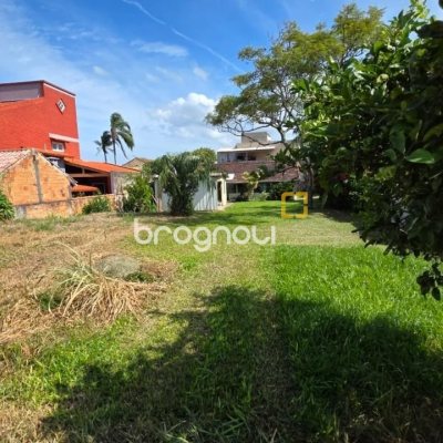 Terreno com 787m², no bairro Campeche em Florianópolis