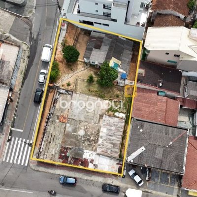 Terreno com 814m², no bairro Estreito em Florianópolis
