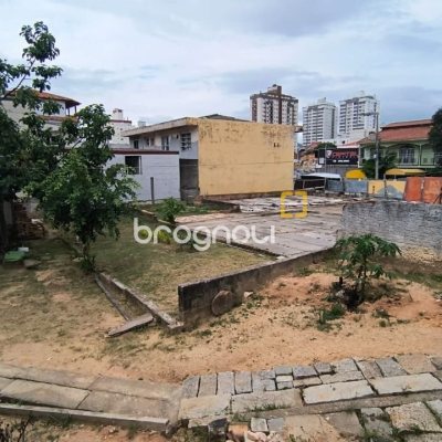 Terreno com 814m², no bairro Estreito em Florianópolis