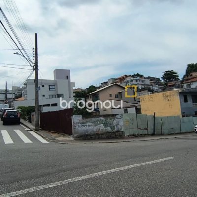 Terreno com 814m², no bairro Estreito em Florianópolis