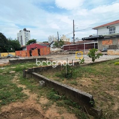Terreno com 814m², no bairro Estreito em Florianópolis