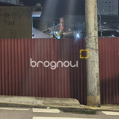 Terreno com 814m², no bairro Estreito em Florianópolis
