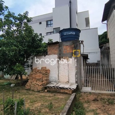 Terreno com 814m², no bairro Estreito em Florianópolis