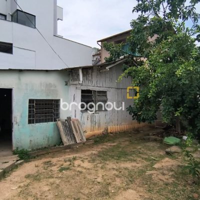 Terreno com 814m², no bairro Estreito em Florianópolis