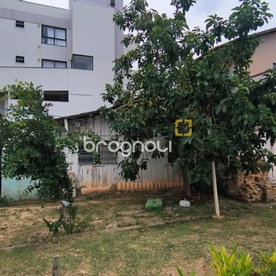 Terreno com 814m², no bairro Estreito em Florianópolis