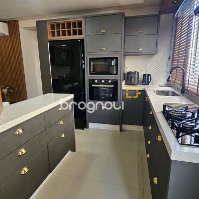Apartamento com 101m², 3 quartos (sendo 1 suíte), 1 garagem, no bairro Canasvieiras em Florianópolis